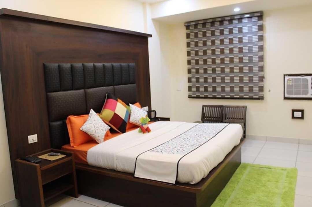 Hotel Katra Royal Stay Bagian luar foto