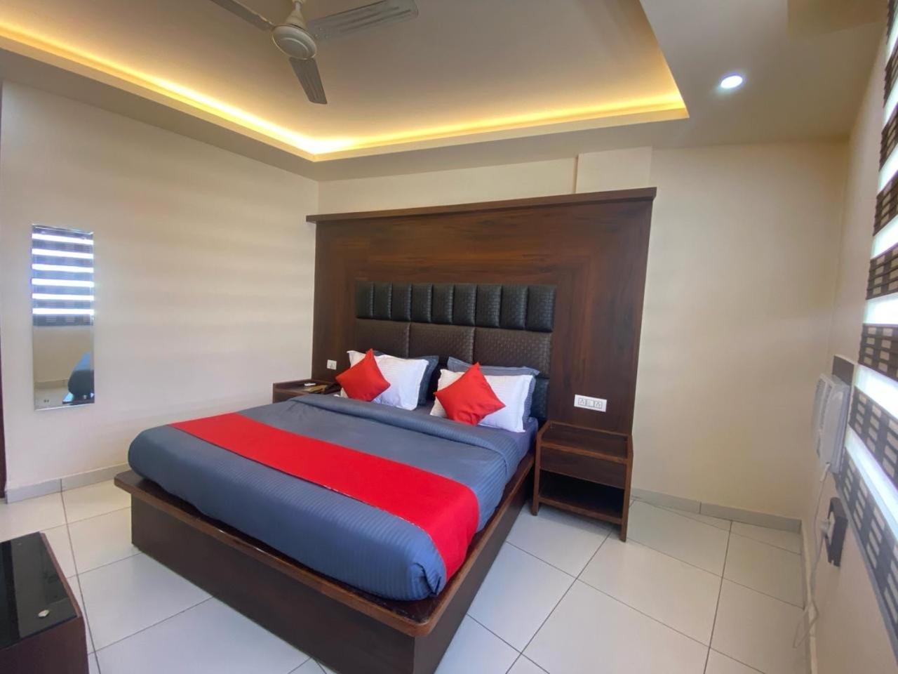 Hotel Katra Royal Stay Bagian luar foto